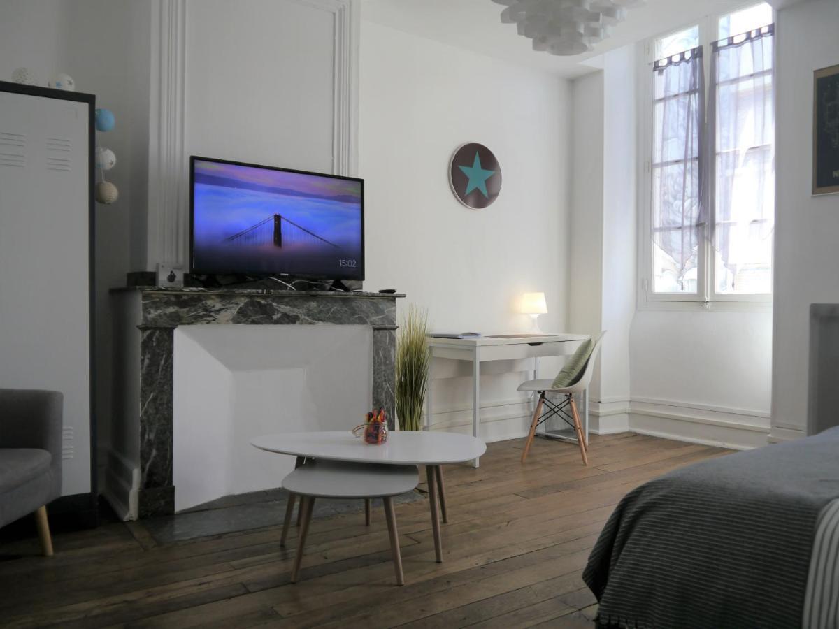 Appartement Hypercentre Tarbes - 2 Grandes Chambres エクステリア 写真
